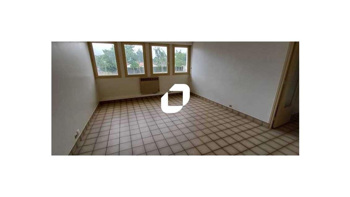 A louer Bureaux 75m² Magnanville