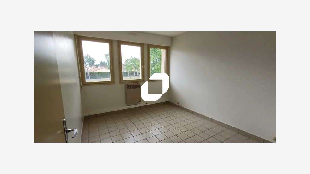 A louer Bureaux 75m² Magnanville
