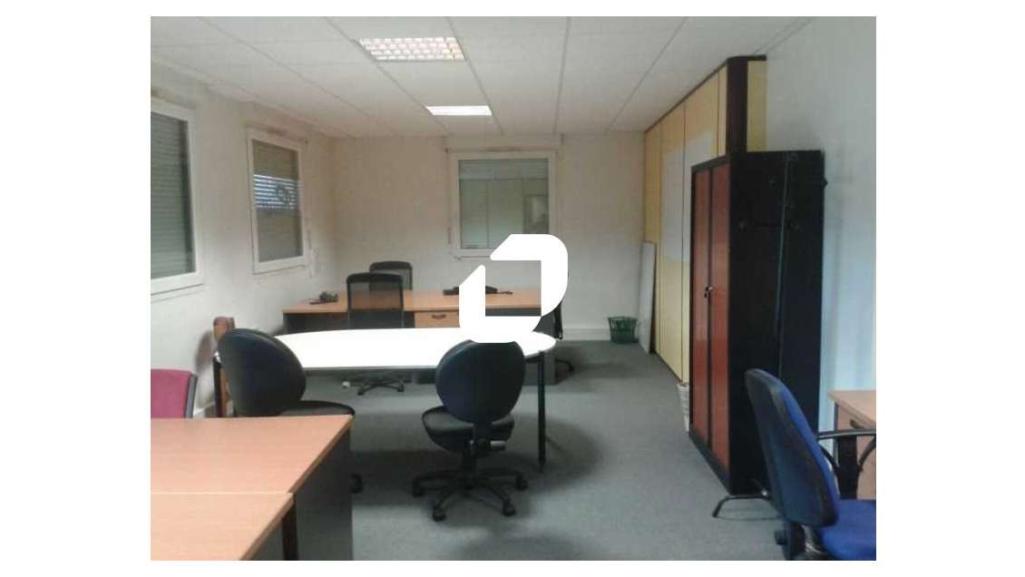 A louer Bureaux 81m² Magny le hongre