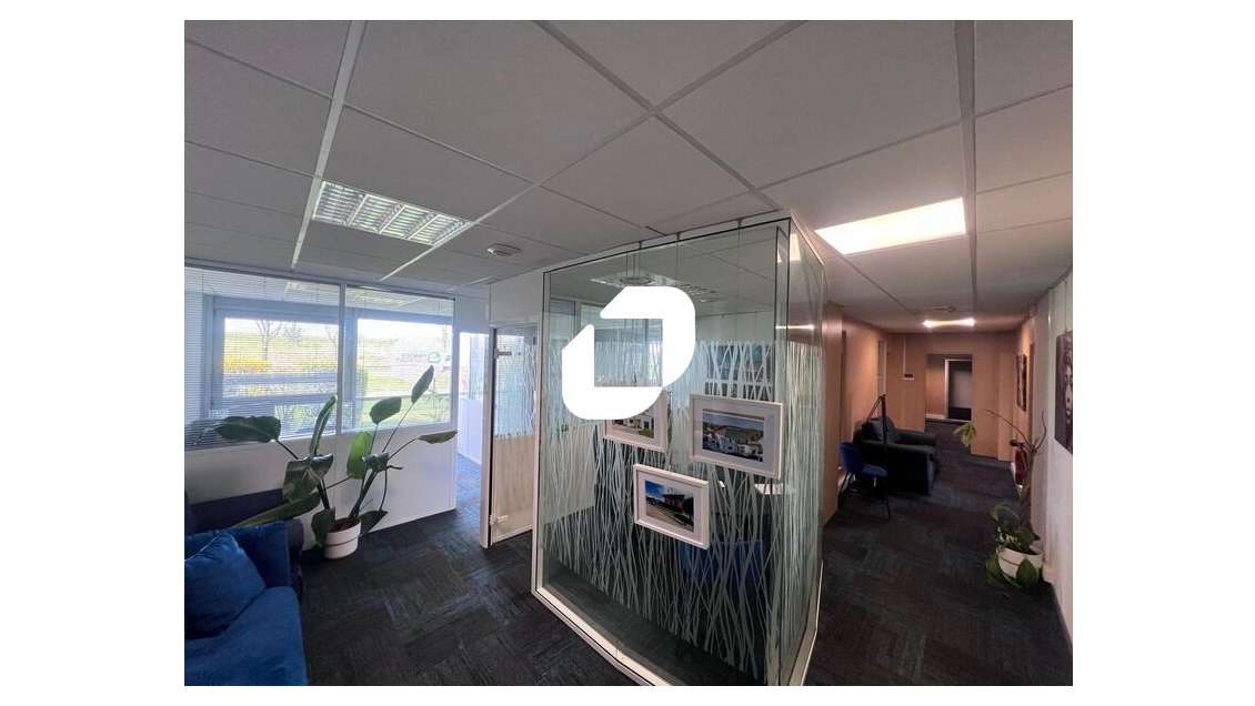 A louer Bureaux 184m² Magny le hongre
