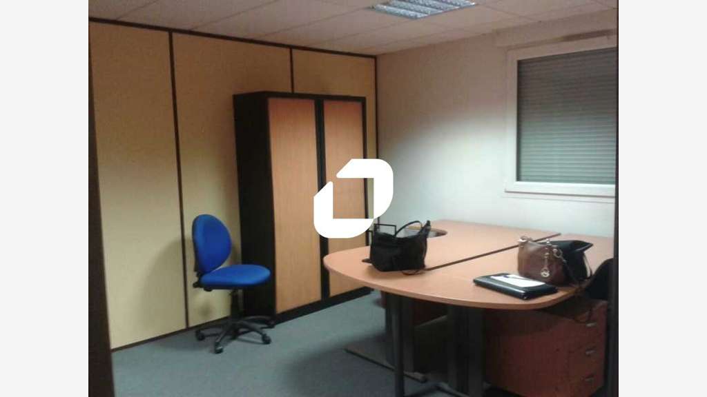 A louer Bureaux 81m² Magny le hongre