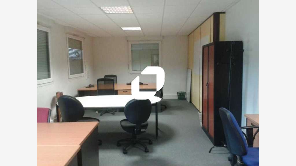 A louer Bureaux 81m² Magny le hongre