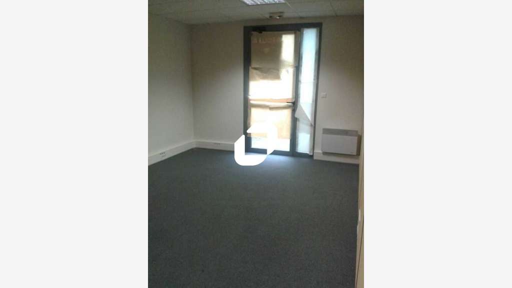 A louer Bureaux 81m² Magny le hongre