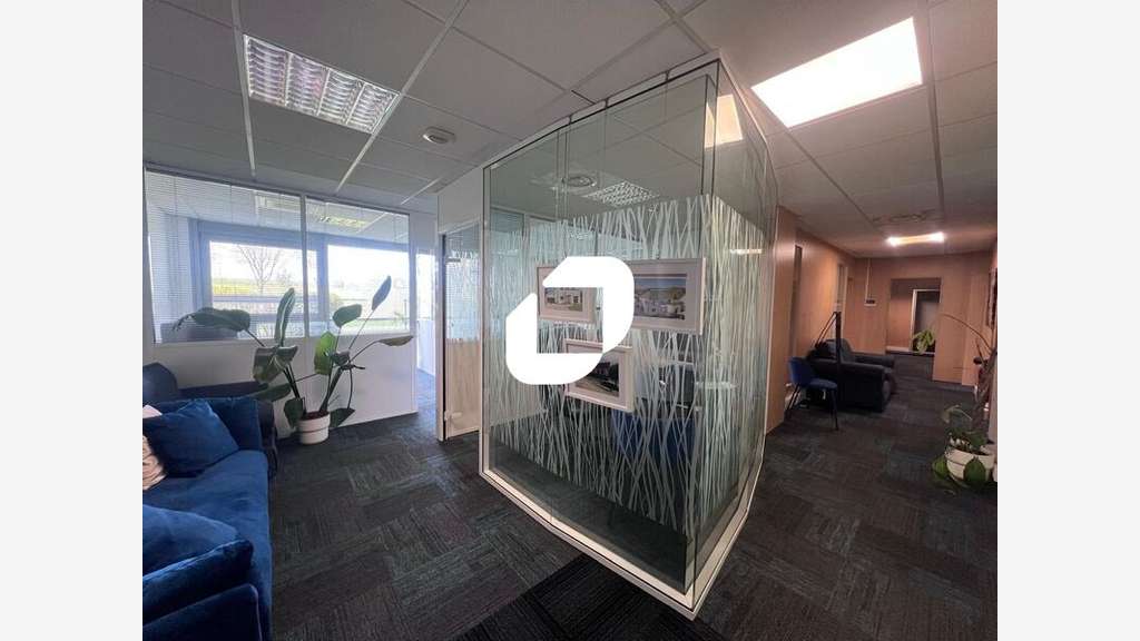 A louer Bureaux 184m² Magny le hongre
