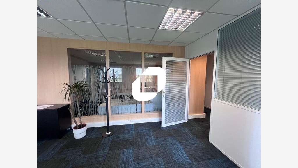A louer Bureaux 184m² Magny le hongre