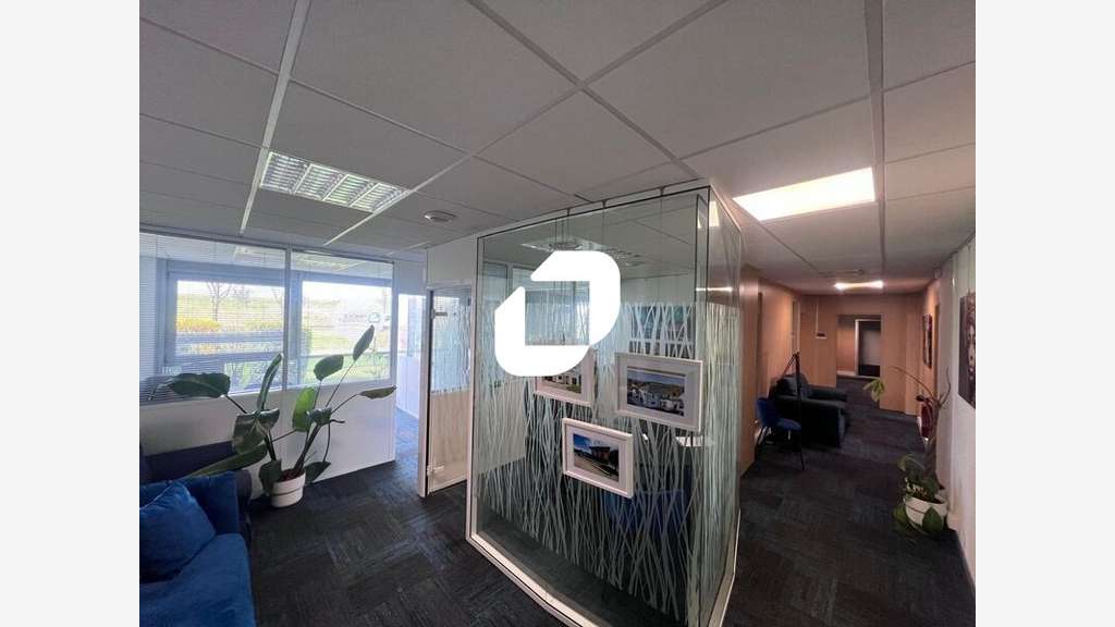 A louer Bureaux 184m² Magny le hongre
