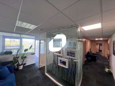 A louer Bureaux 184m² Magny le hongre