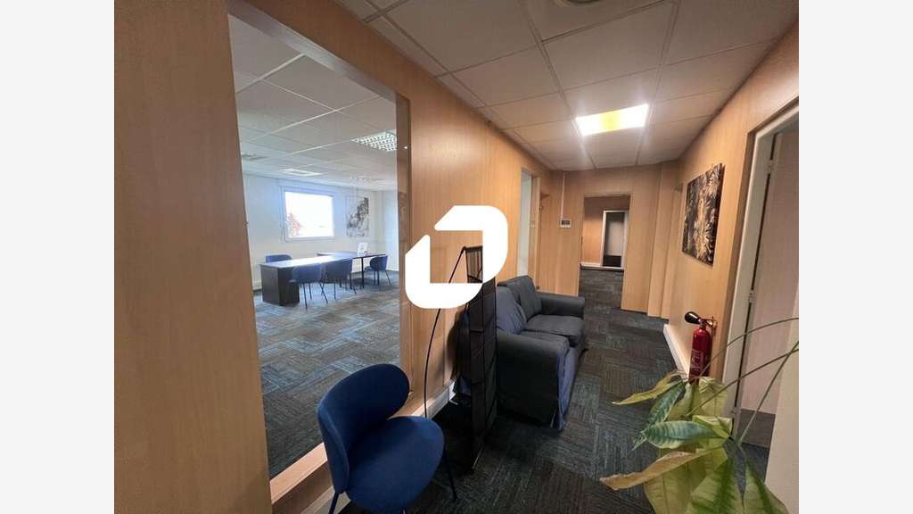 A louer Bureaux 184m² Magny le hongre