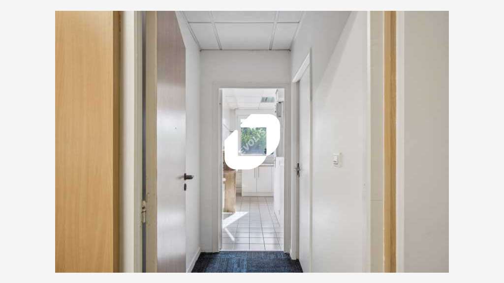 A louer Bureaux 184m² Magny le hongre