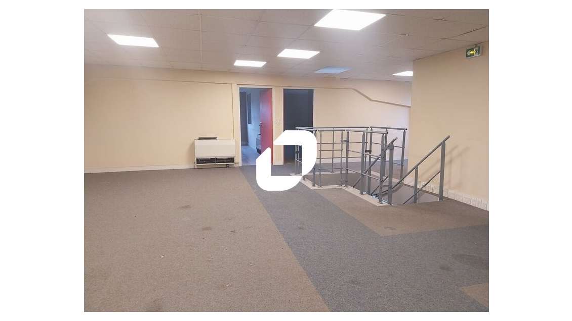 A louer Bureaux 196m² Magny les hameaux