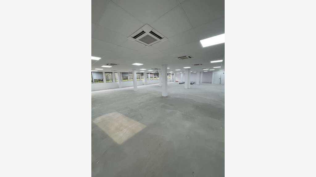 Bureau 397m² RDC à louer à Malakoff métro 13