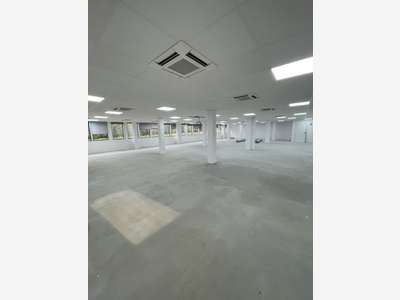 Bureau 397m² RDC à louer à Malakoff métro 13 