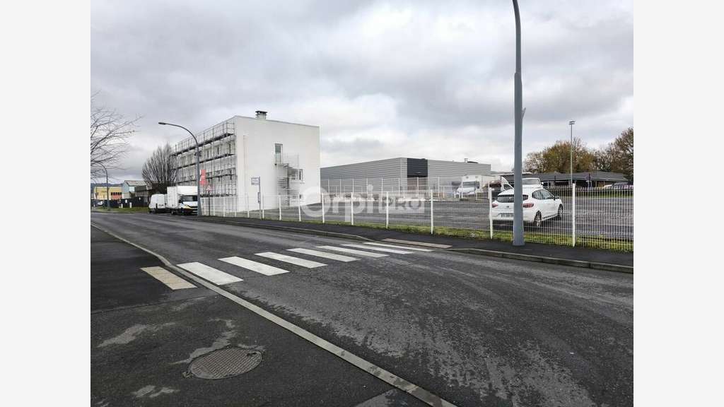 A louer bureaux 558m² sur 3 étages à Malemort
