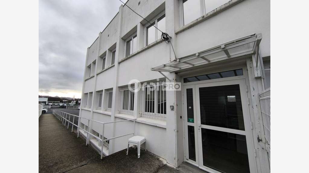 A louer bureaux 558m² sur 3 étages à Malemort