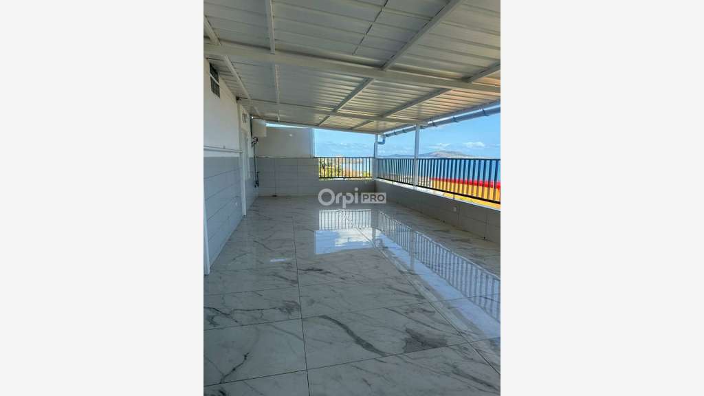 Bureau 150m² R+1 à louer à Mamoudzou