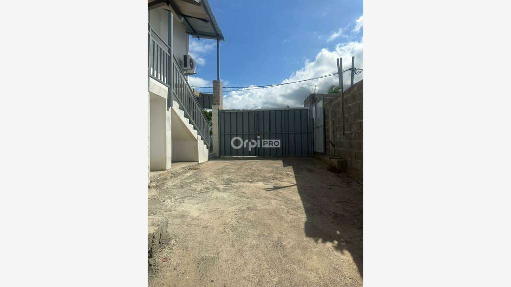 Bureau 150m² R+1 à louer à Mamoudzou