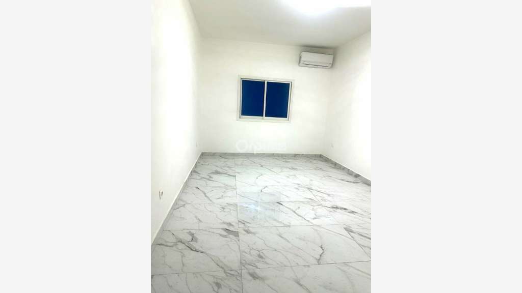Bureau 150m² R+1 à louer à Mamoudzou