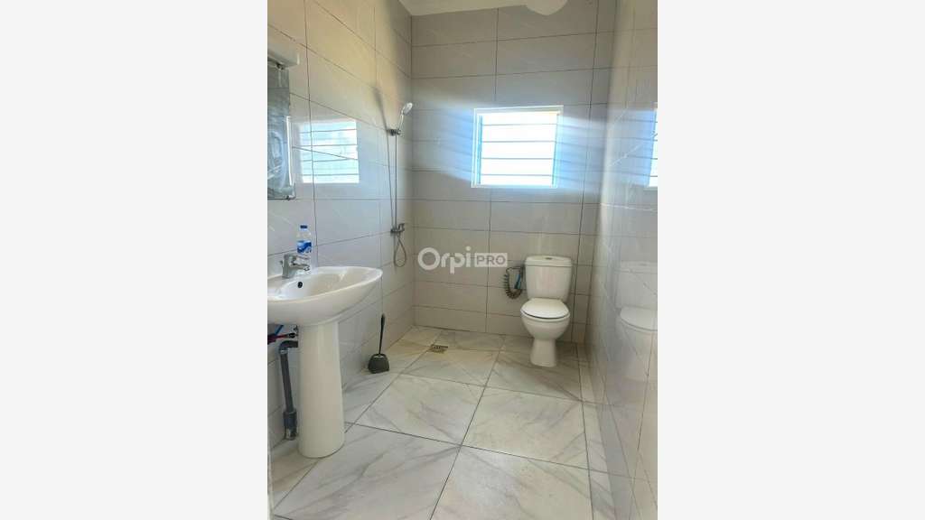 Bureau 150m² R+1 à louer à Mamoudzou