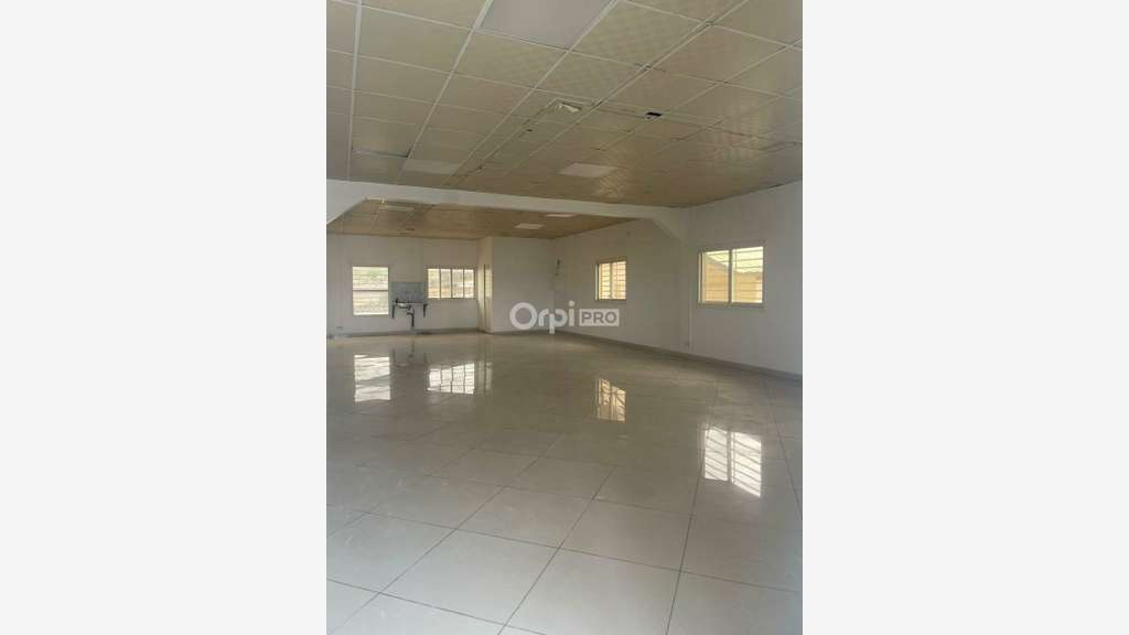 Loue bureau 80m² situé au R+1 à Kaweni Mamoudzou
