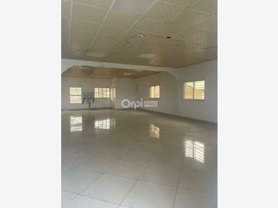 Loue bureau 80m² situé au R+1 à Kaweni Mamoudzou