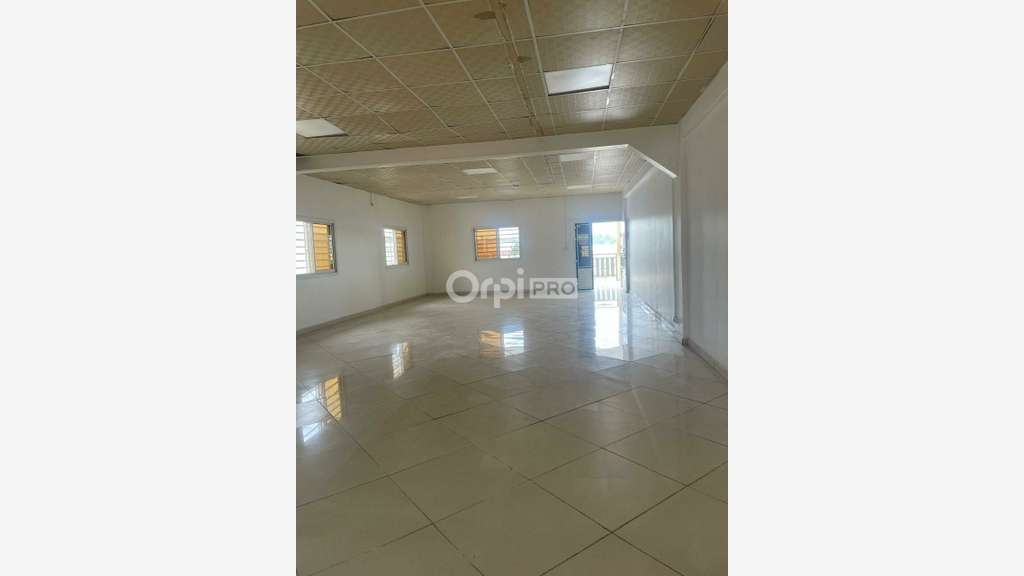 Loue bureau 80m² situé au R+1 à Kaweni Mamoudzou