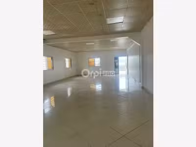 Loue bureau 80m² situé au R+1 à Kaweni Mamoudzou