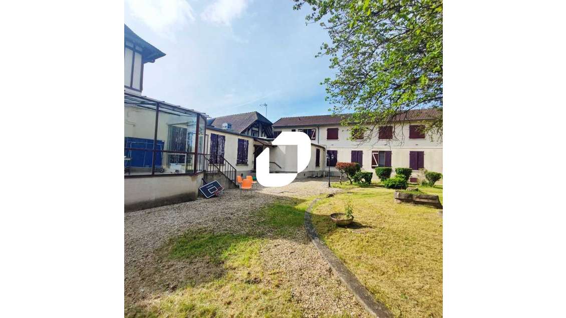 A louer Bureaux 1030m² Mandres les roses