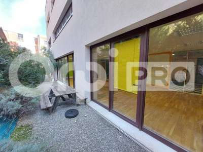 A louer locaux professionnels 79m² R+1 à Manosque