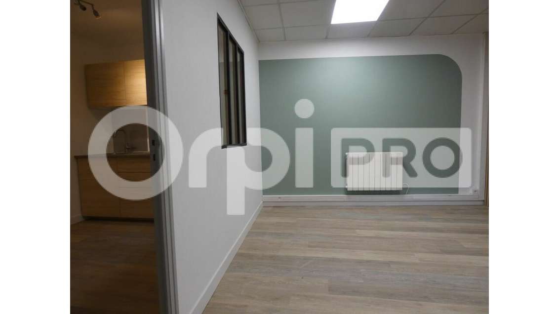 A louer locaux professionnels 140m² à Manosque