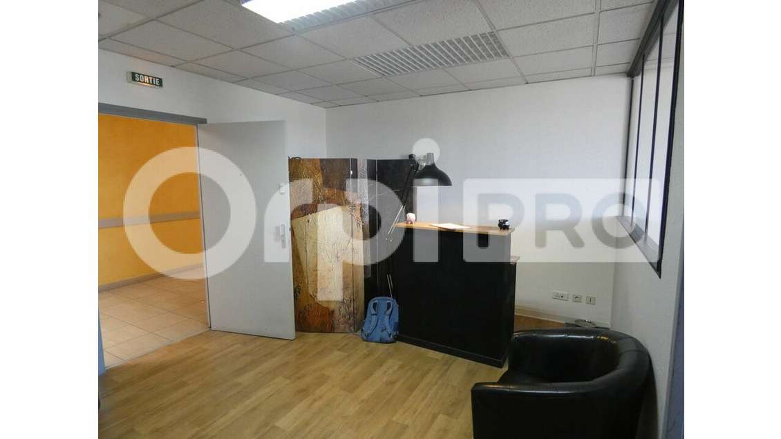 MANOSQUE LOCAUX PROFESSIONNEL / COMMERCIAUX