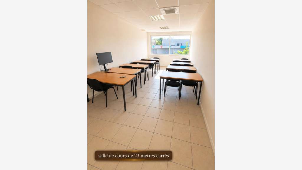 Vaste plateau professionnel 360m² à Manosque