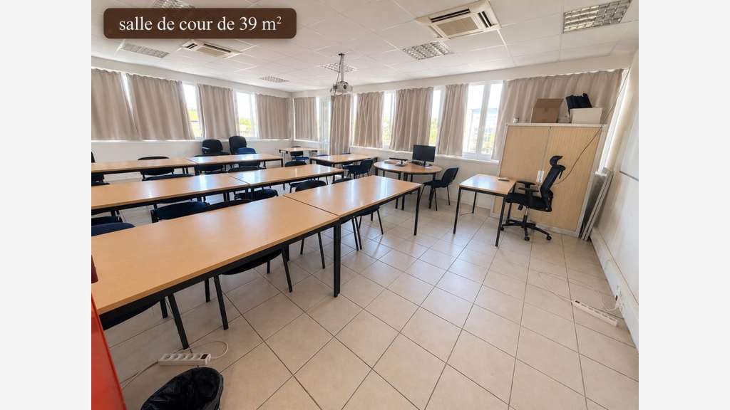 Vaste plateau professionnel 360m² à Manosque