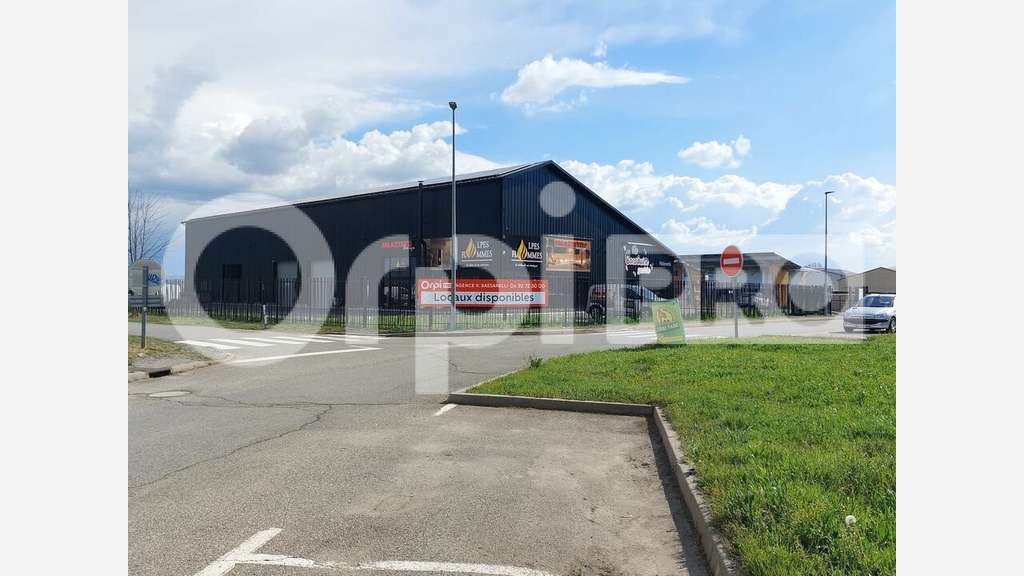 A louer locaux proche sortie d'autoroute Manosque