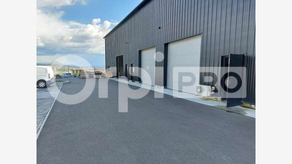 A louer locaux proche sortie d'autoroute Manosque