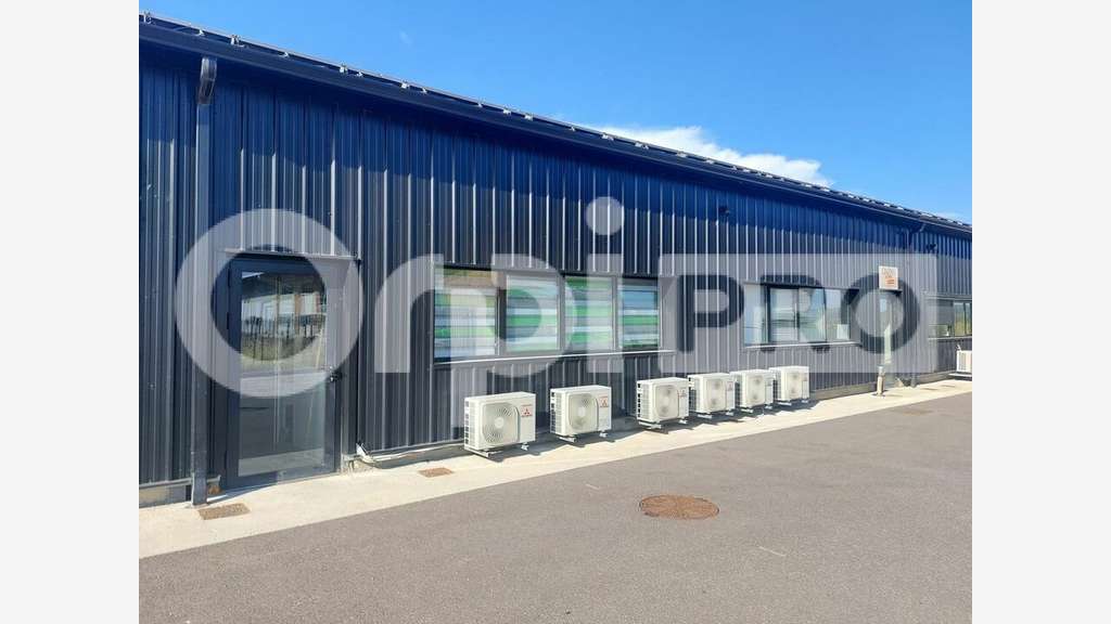 A louer locaux sortie d'autoroute de Manosque