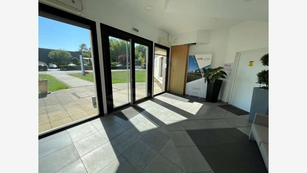 Local professionnel 120m² à Marange Silvange