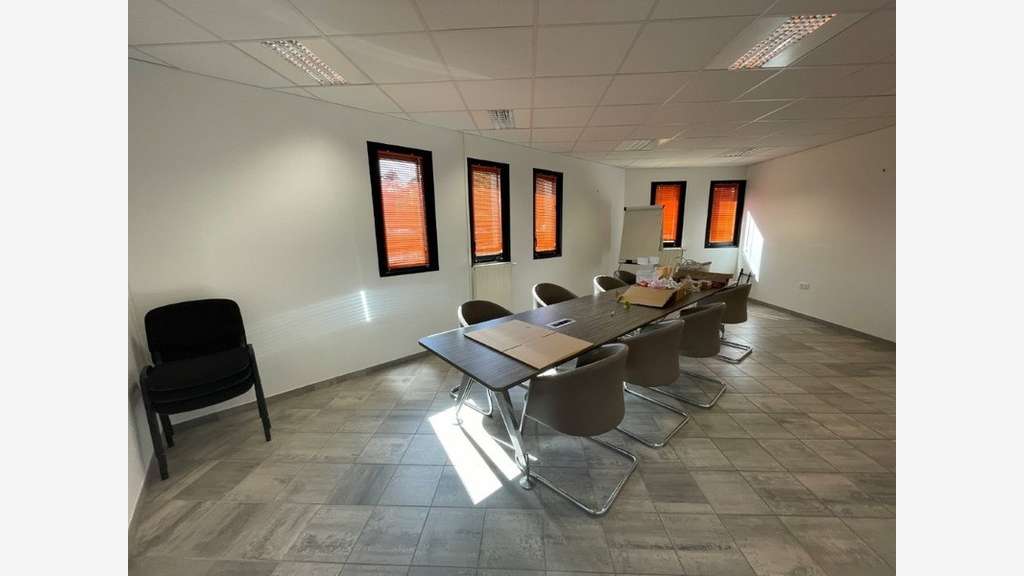 Local professionnel 120m² à Marange Silvange