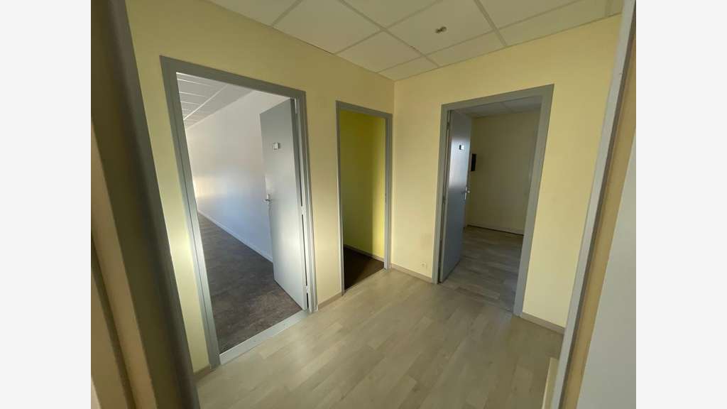 Bureaux 93m² à Louer secteur Mardeuil