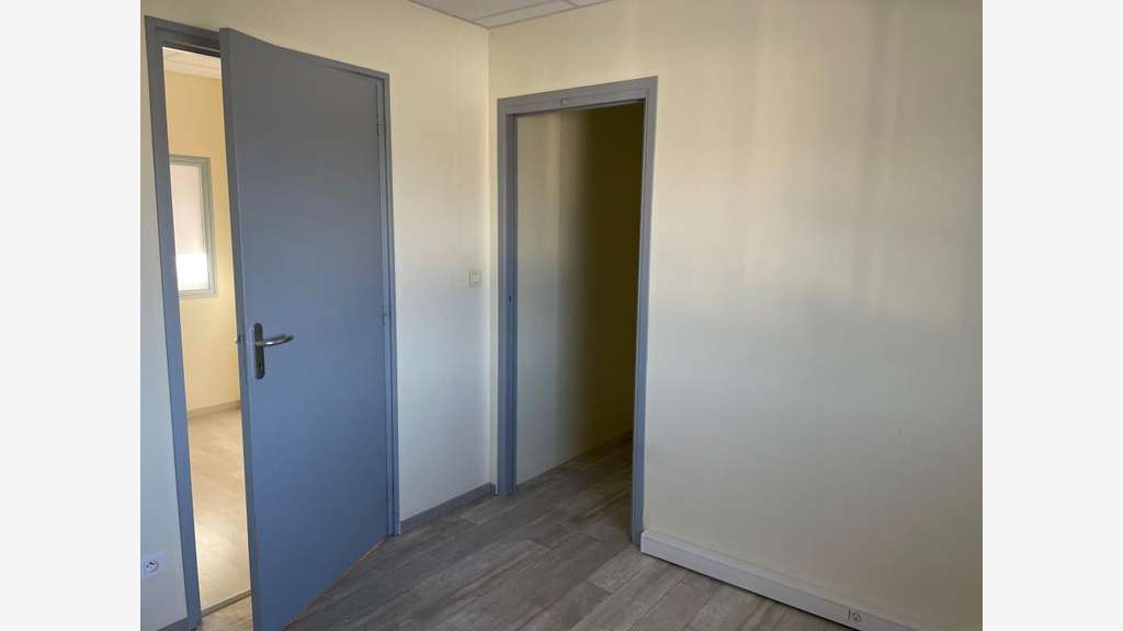 Bureaux 93m² à Louer secteur Mardeuil