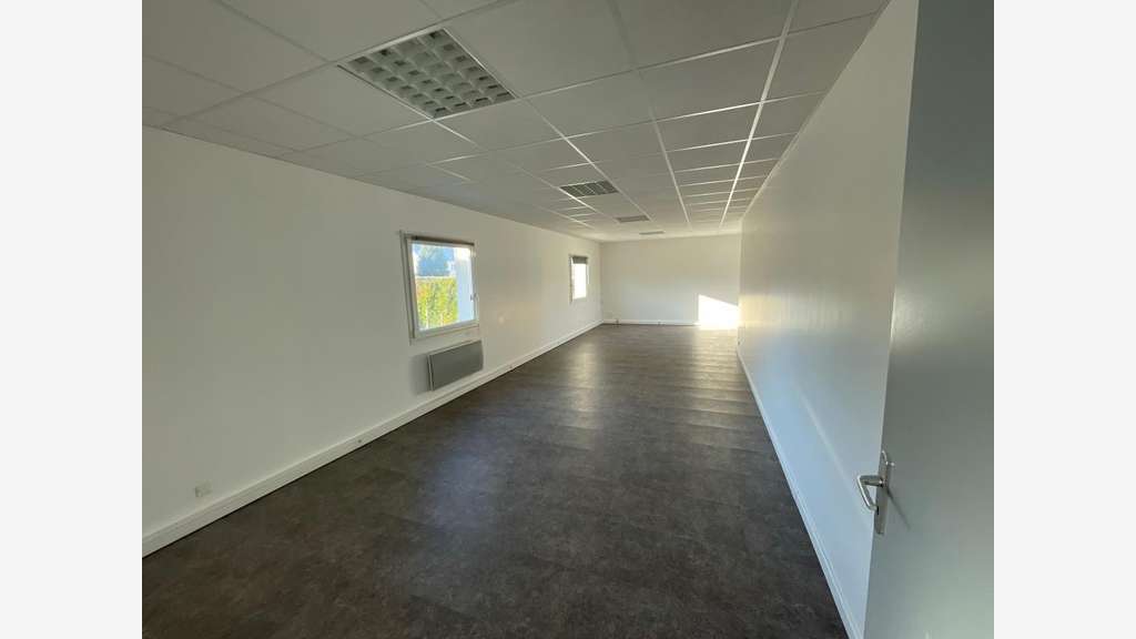 Bureaux 93m² à Louer secteur Mardeuil