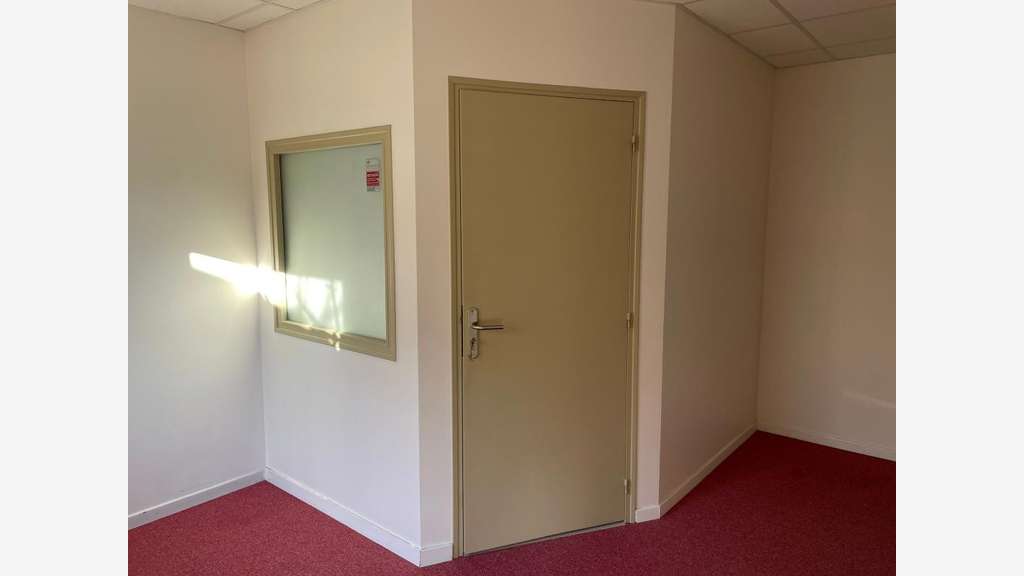 Bureaux 93m² à Louer secteur Mardeuil