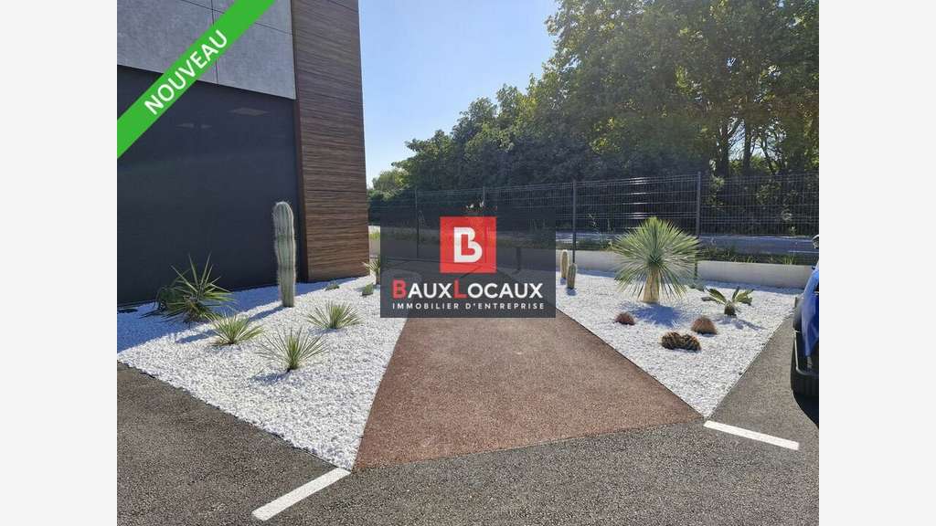 Bureaux 350m² R+1 à louer à Marignane