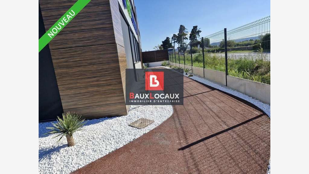 Bureaux 350m² R+1 à louer à Marignane