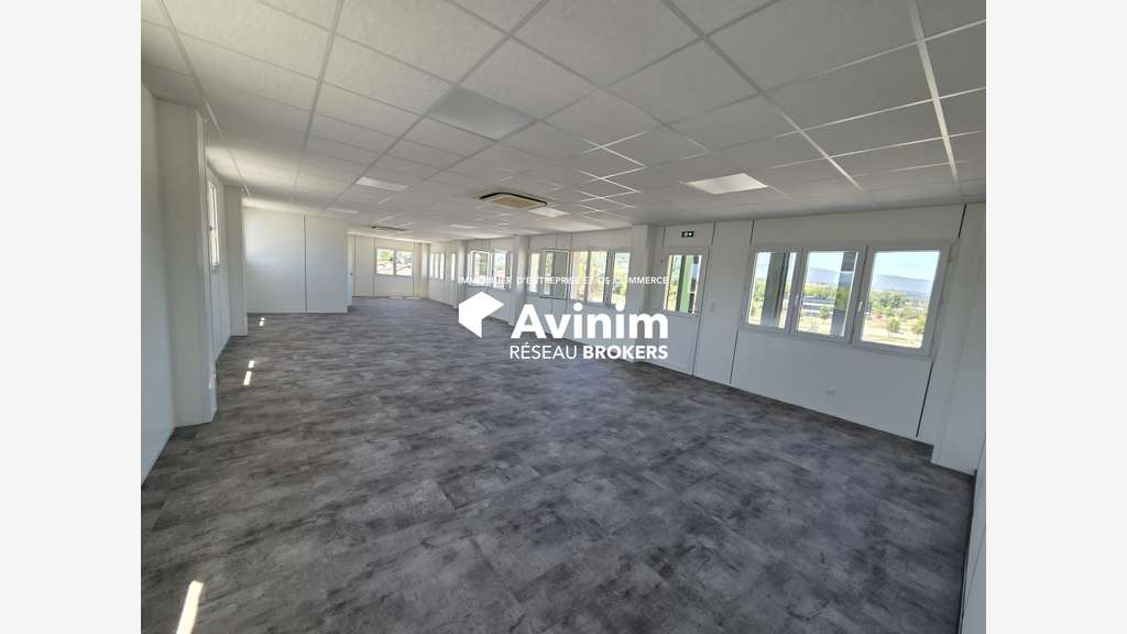 A louer bureaux rénovés de 120m² en za à Marigny
