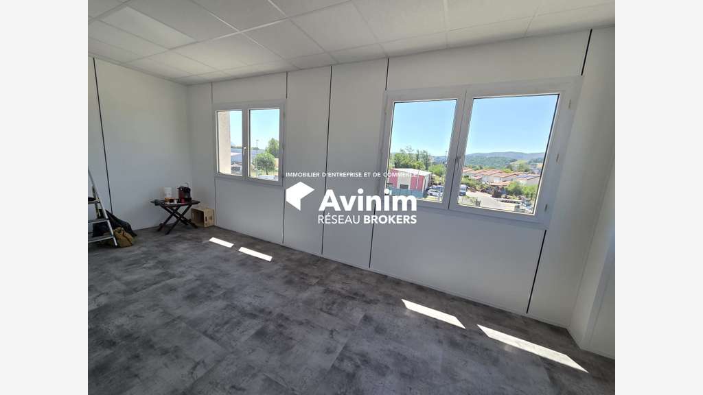 A louer bureaux rénovés de 120m² en za à Marigny