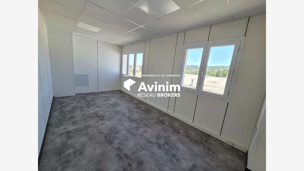 A louer bureaux rénovés de 120m² en za à Marigny