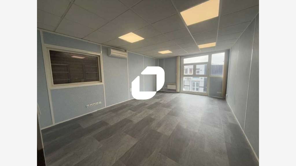 A louer Bureaux 162m² Marines