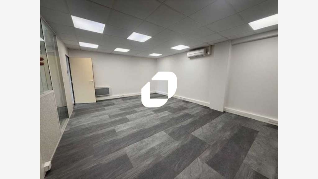 A louer Bureaux 162m² Marines