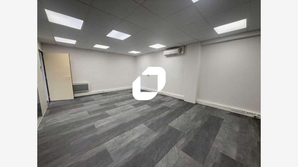 A louer Bureaux 162m² Marines