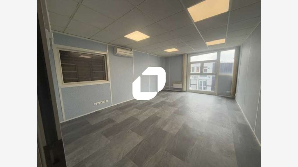 A louer Bureaux 162m² Marines